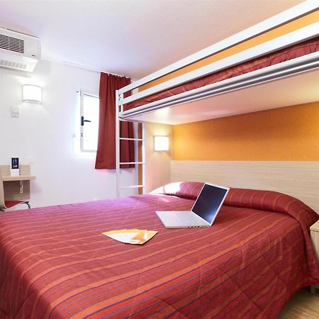 Premiere Classe Montreuil Bagian luar foto A typical room at a B&B