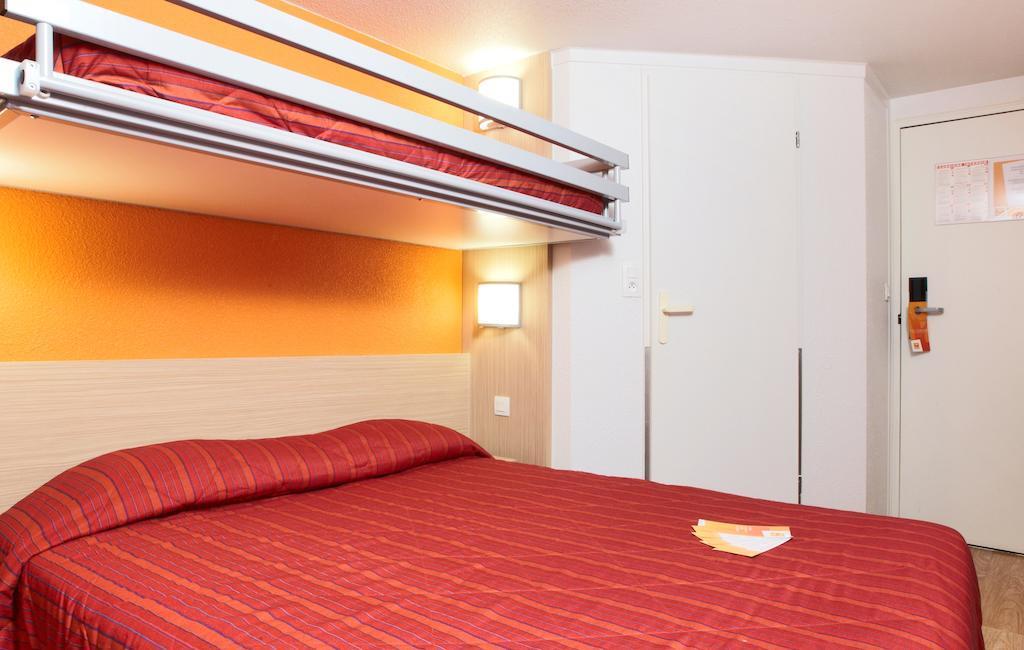 Premiere Classe Montreuil Bagian luar foto A typical room at a B&B